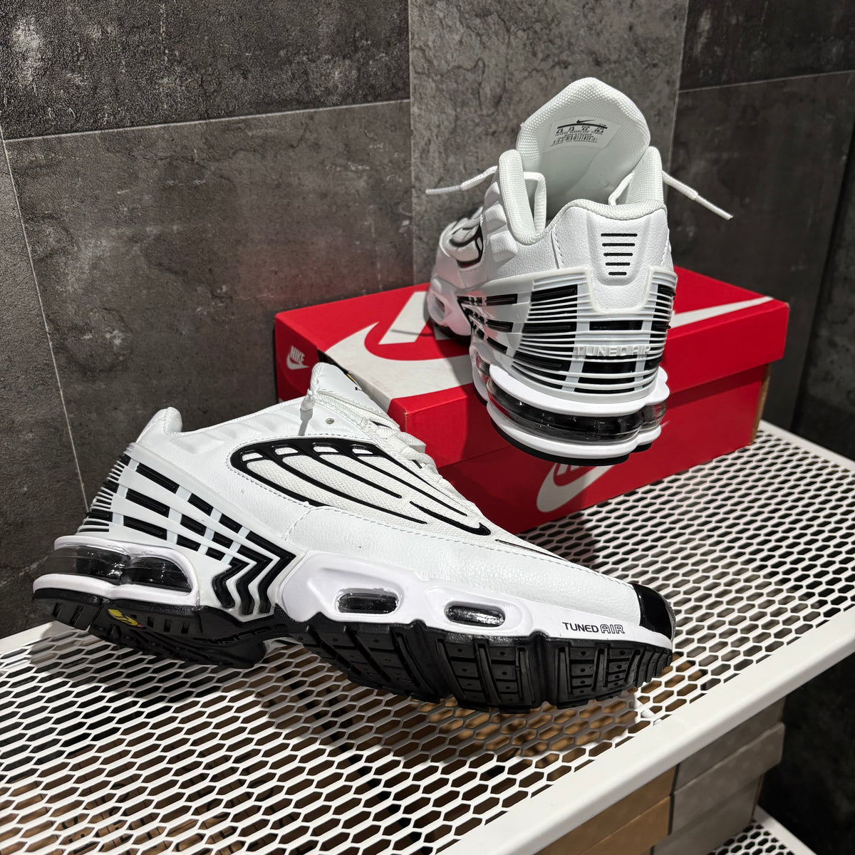 NIKE TUNED AIR MAX PLUS III WHITE