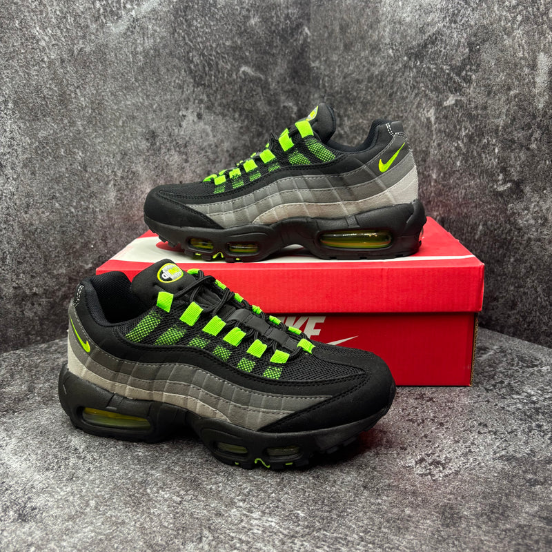 NIKE AIR MAX 95 BLACK & GREEN
