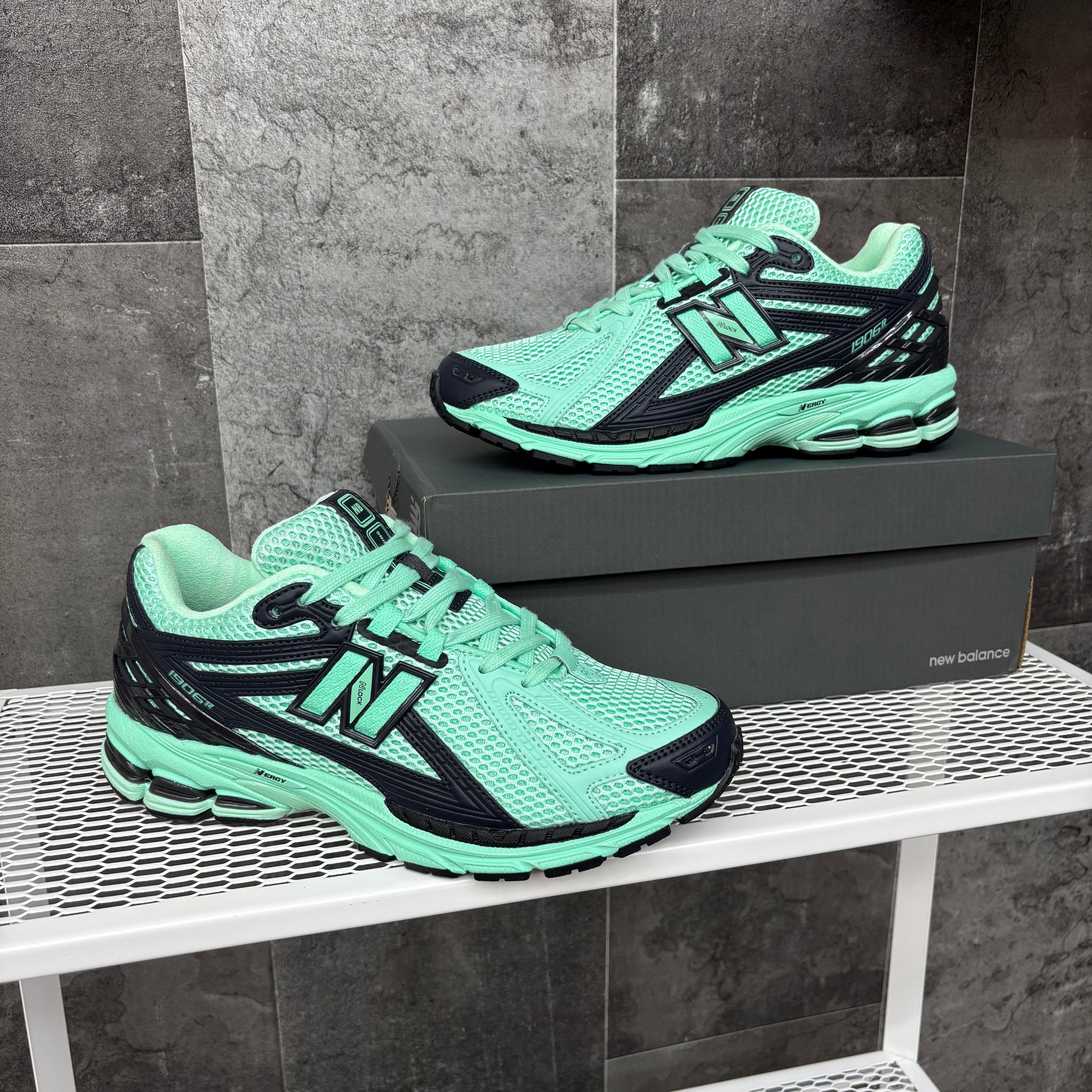 New Balance 1906R