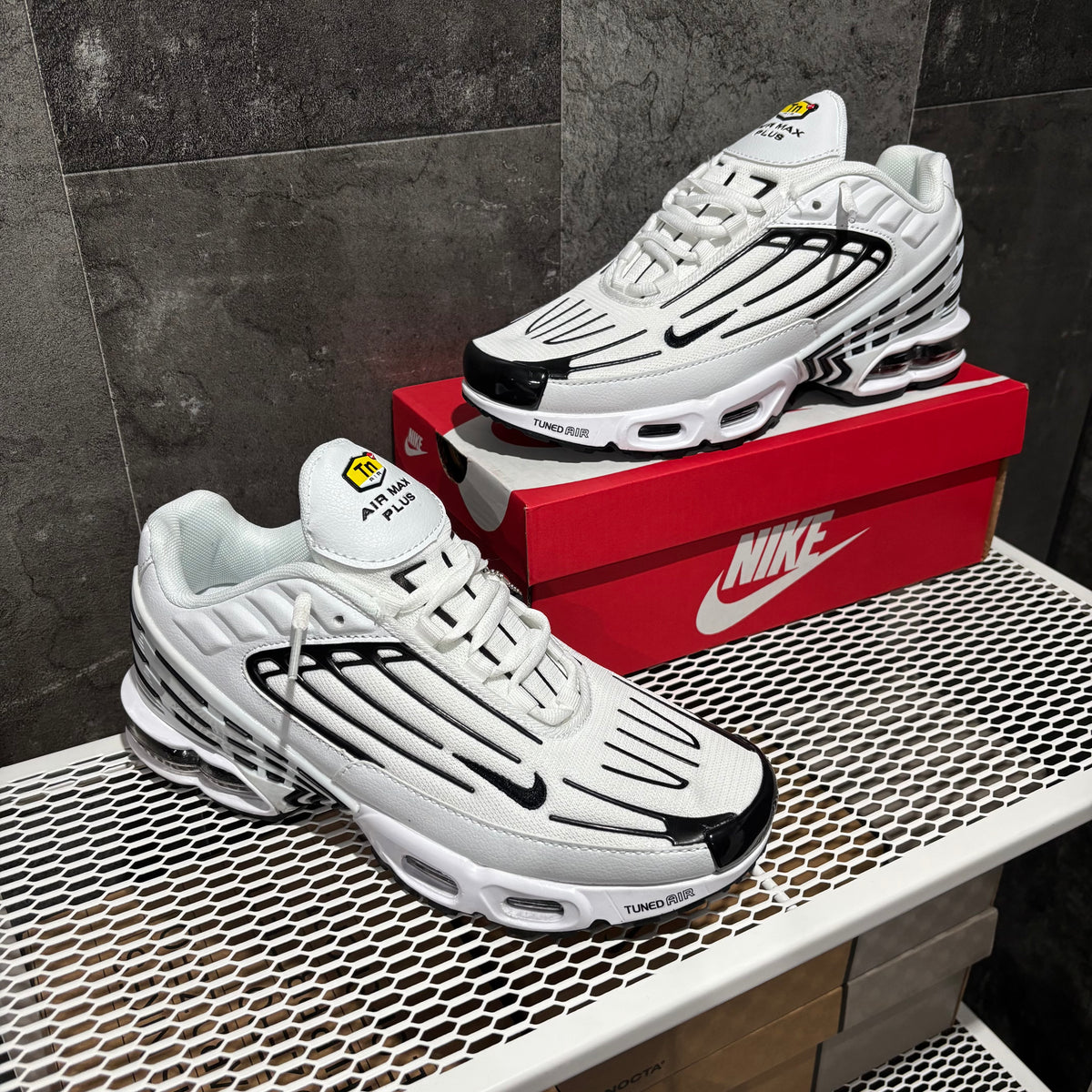 NIKE TUNED AIR MAX PLUS III WHITE