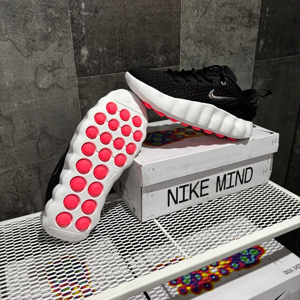 NIKE MIND 002 BLACK & WHITE