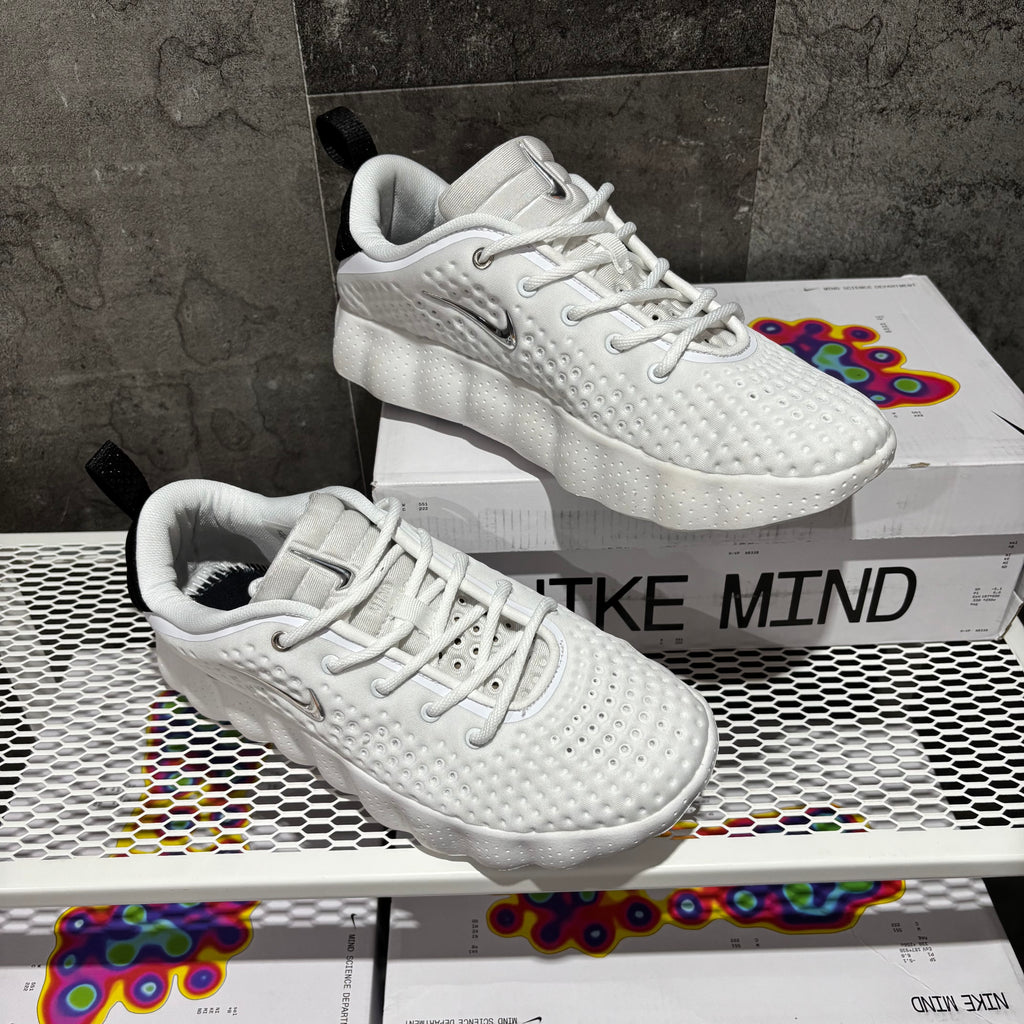 NIKE MIND 002 WHITE & BLACK
