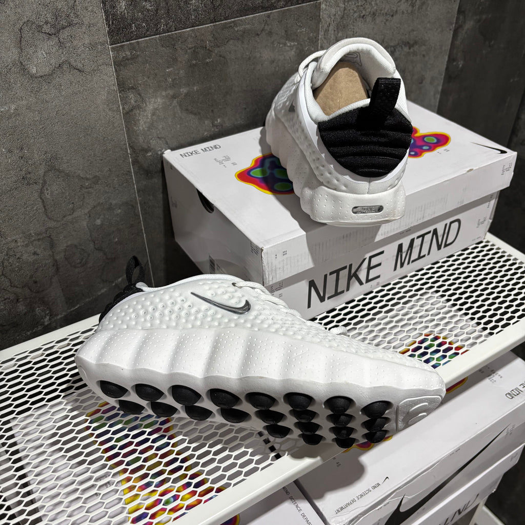 NIKE MIND 002 WHITE & BLACK