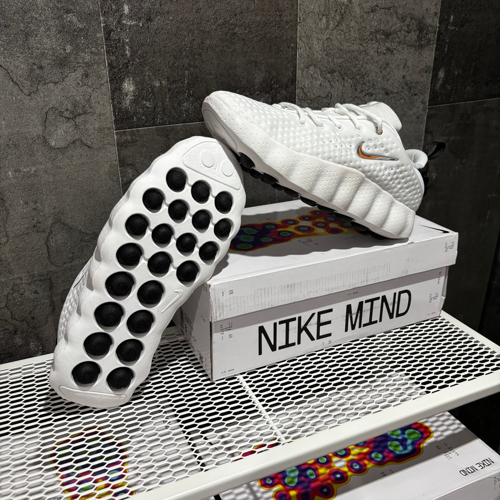 NIKE MIND 002 WHITE & BLACK