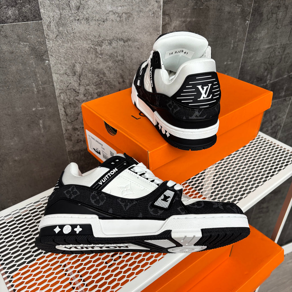 LV TRAINER BLACK & WHITE