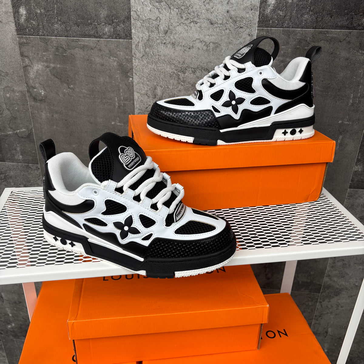LV SKATE BLACK & WHITE