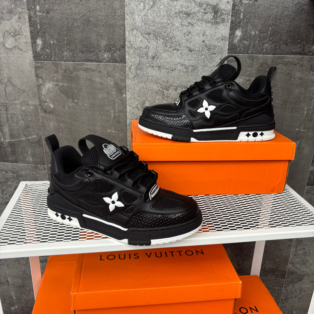 LV SKATE BLACK & WHITE 1854 EDICIÓN LIMITADA