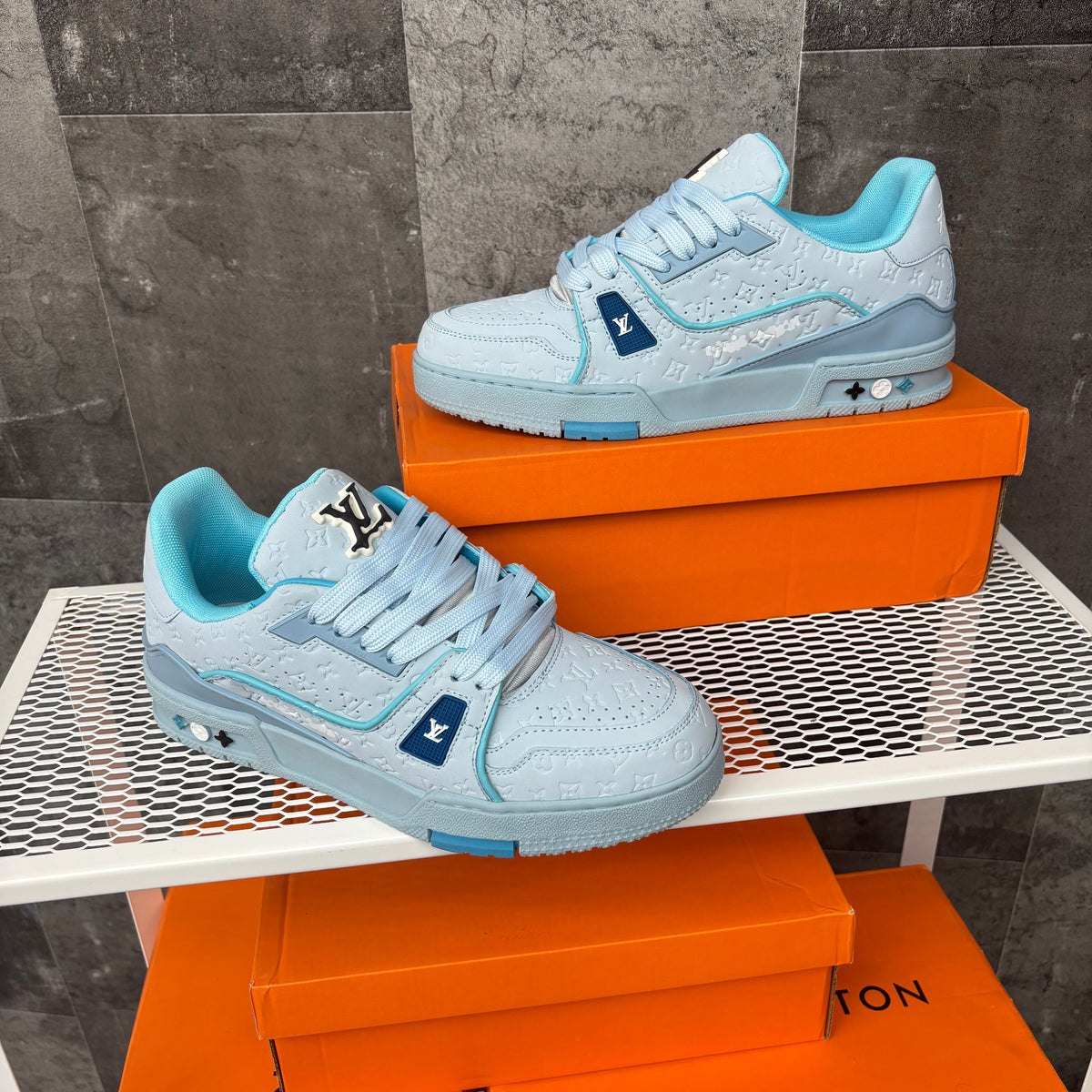 LV TRAINER SKY BLUE