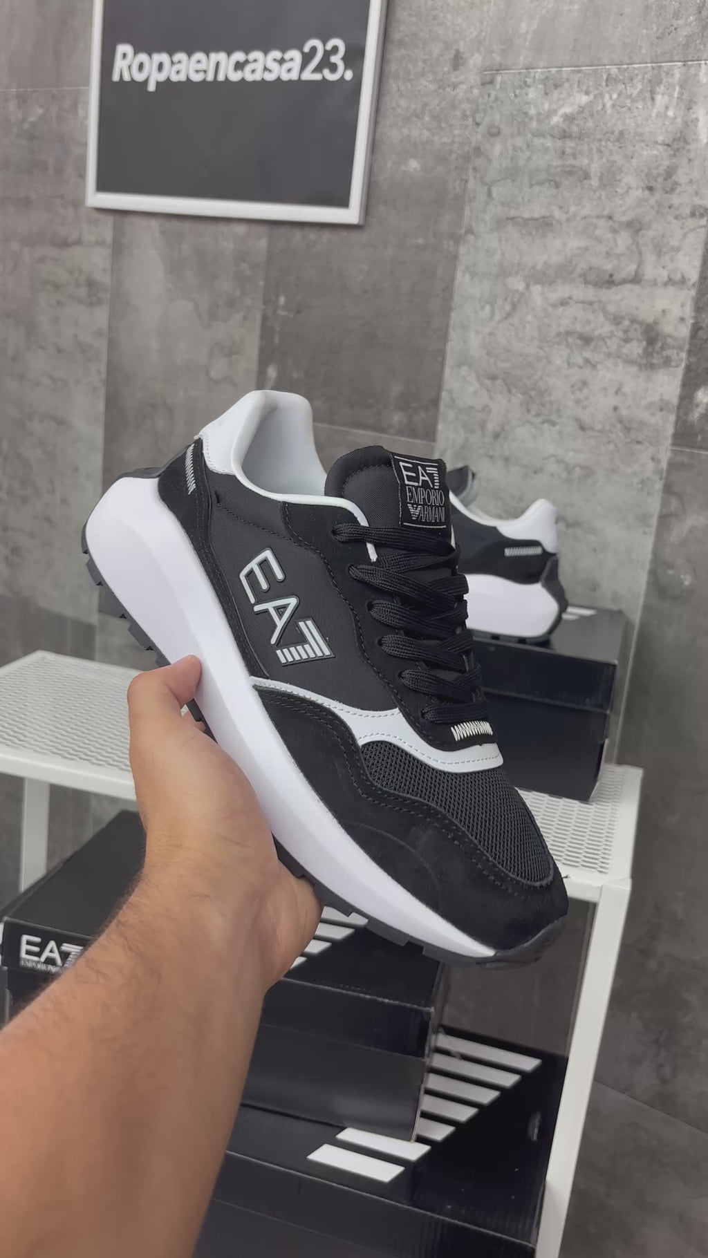 EA7 BLACK & WHITE