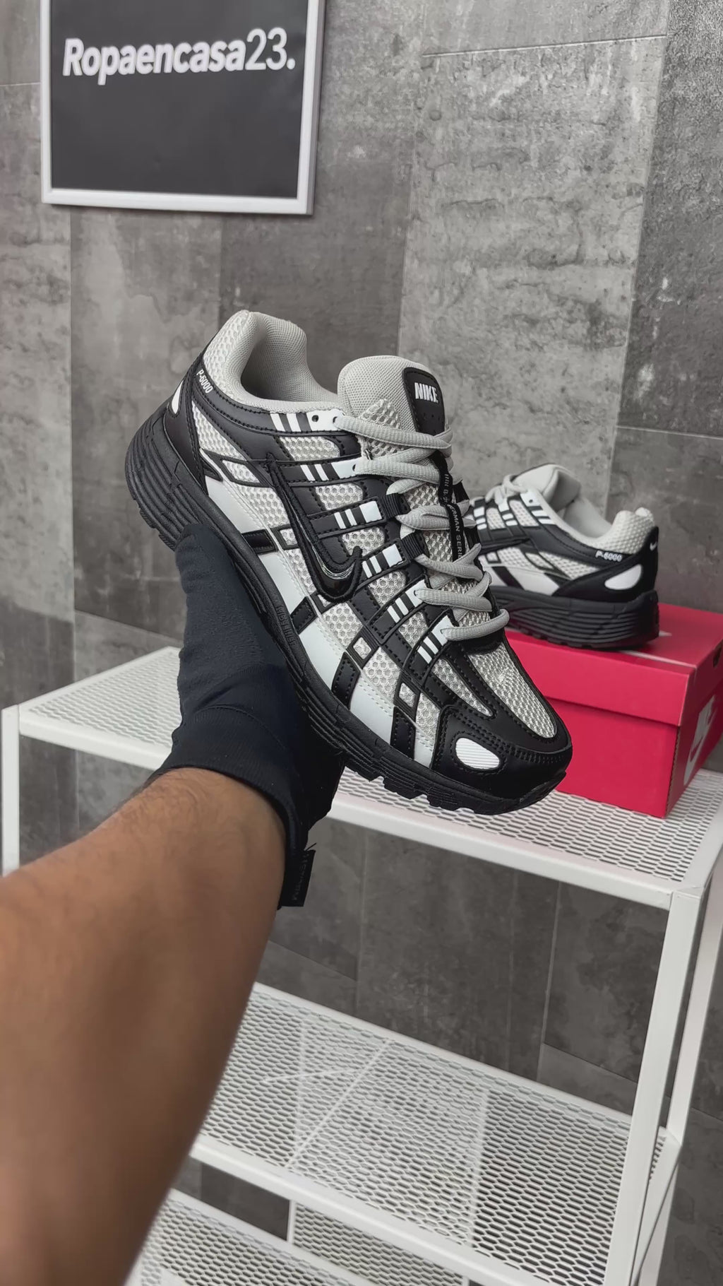 P-6000 BLACK & WHITE