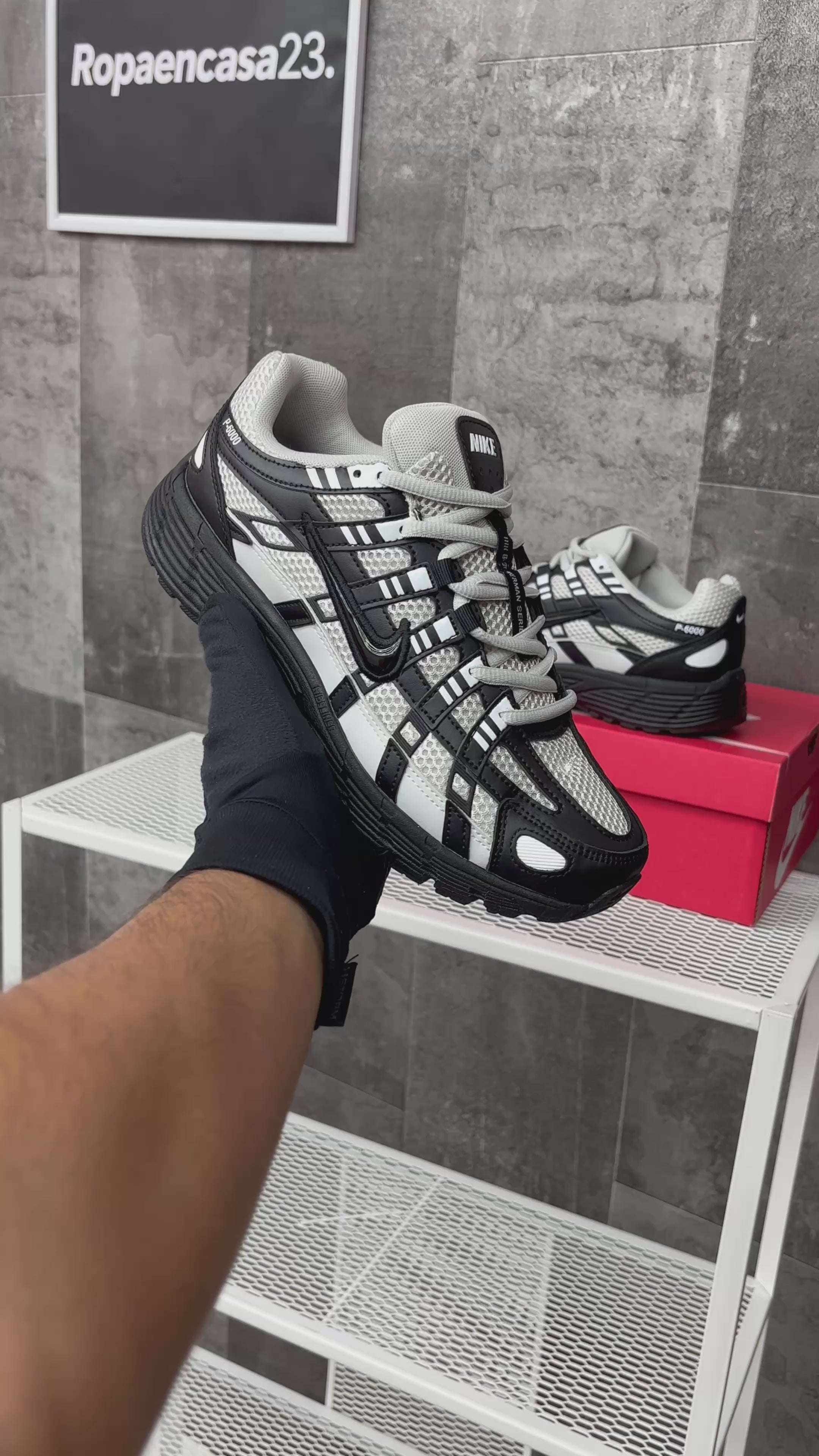 P-6000 BLACK & WHITE