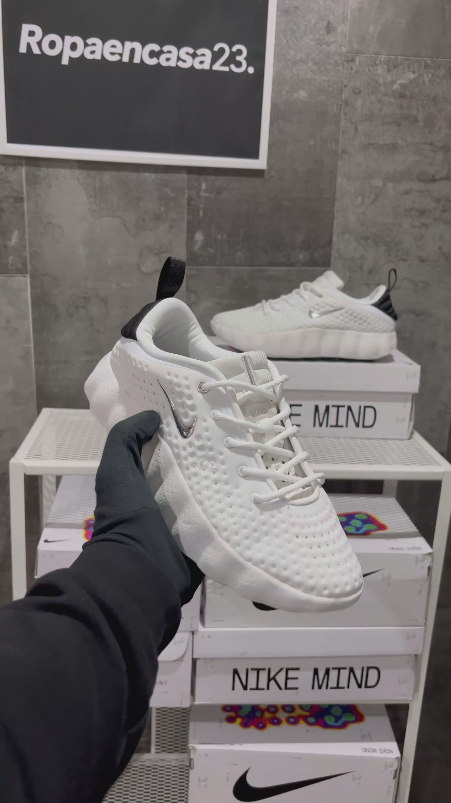 NIKE MIND 002 WHITE & BLACK
