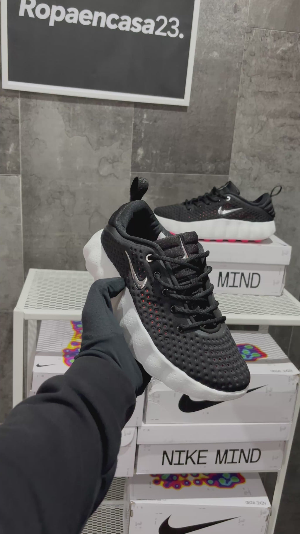 NIKE MIND 002 BLACK & WHITE