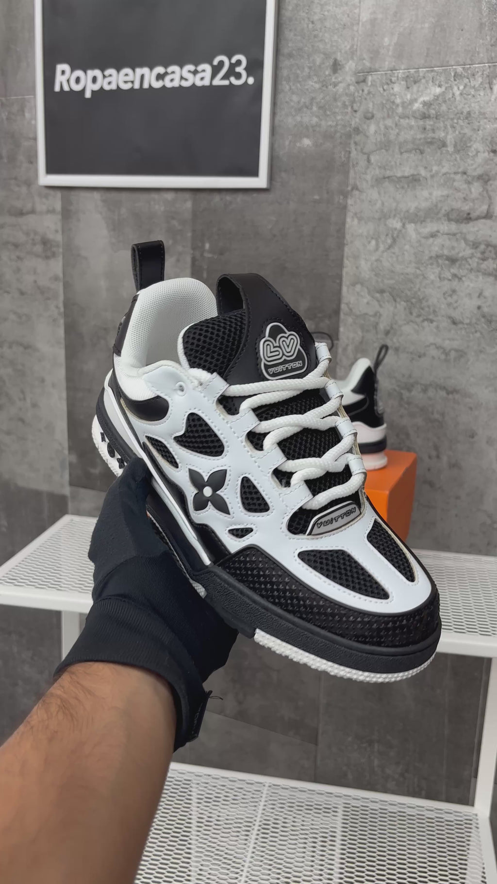 LV SKATE BLACK & WHITE