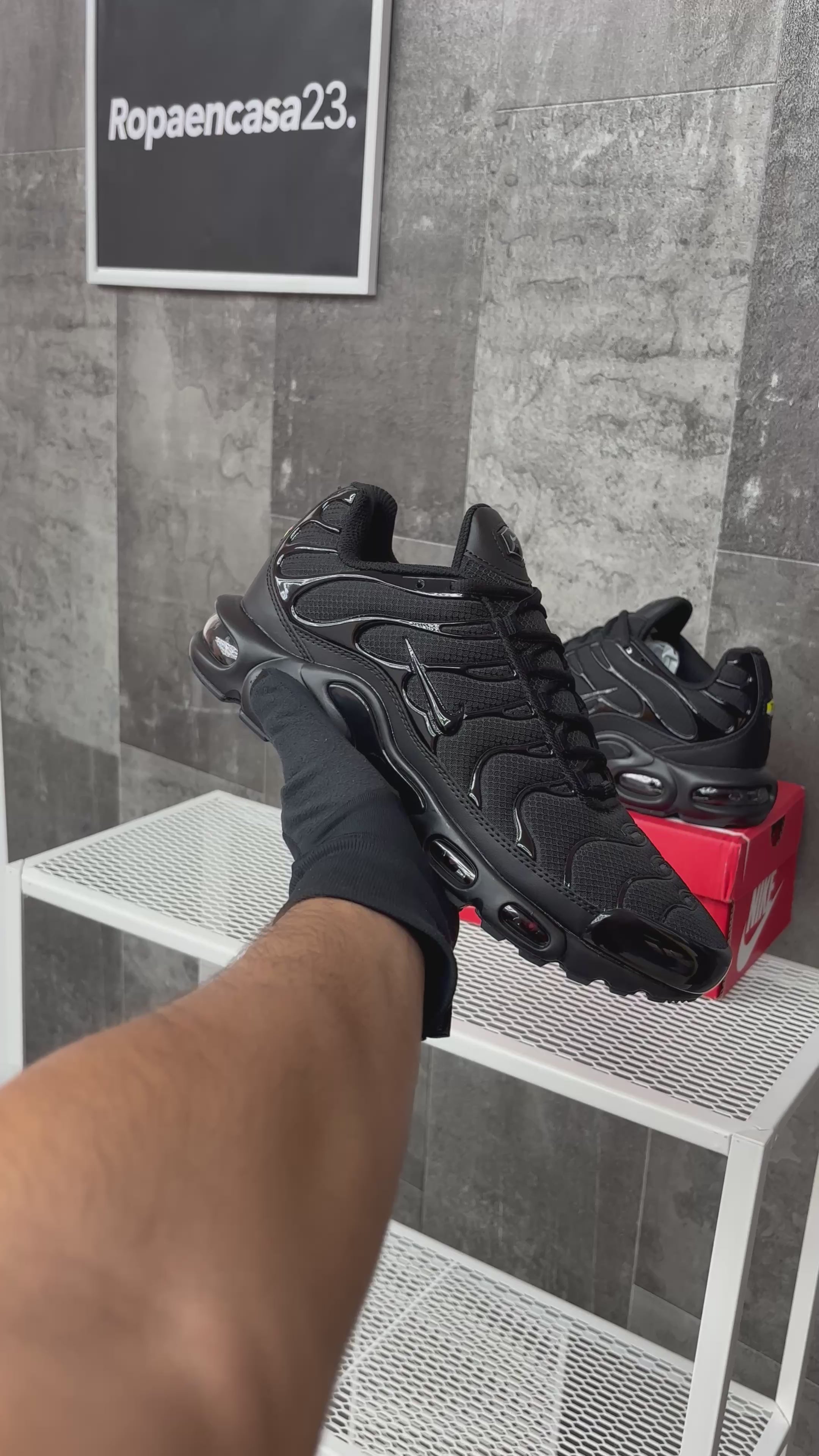 “NIKE TN ALL BLACK⚫️”