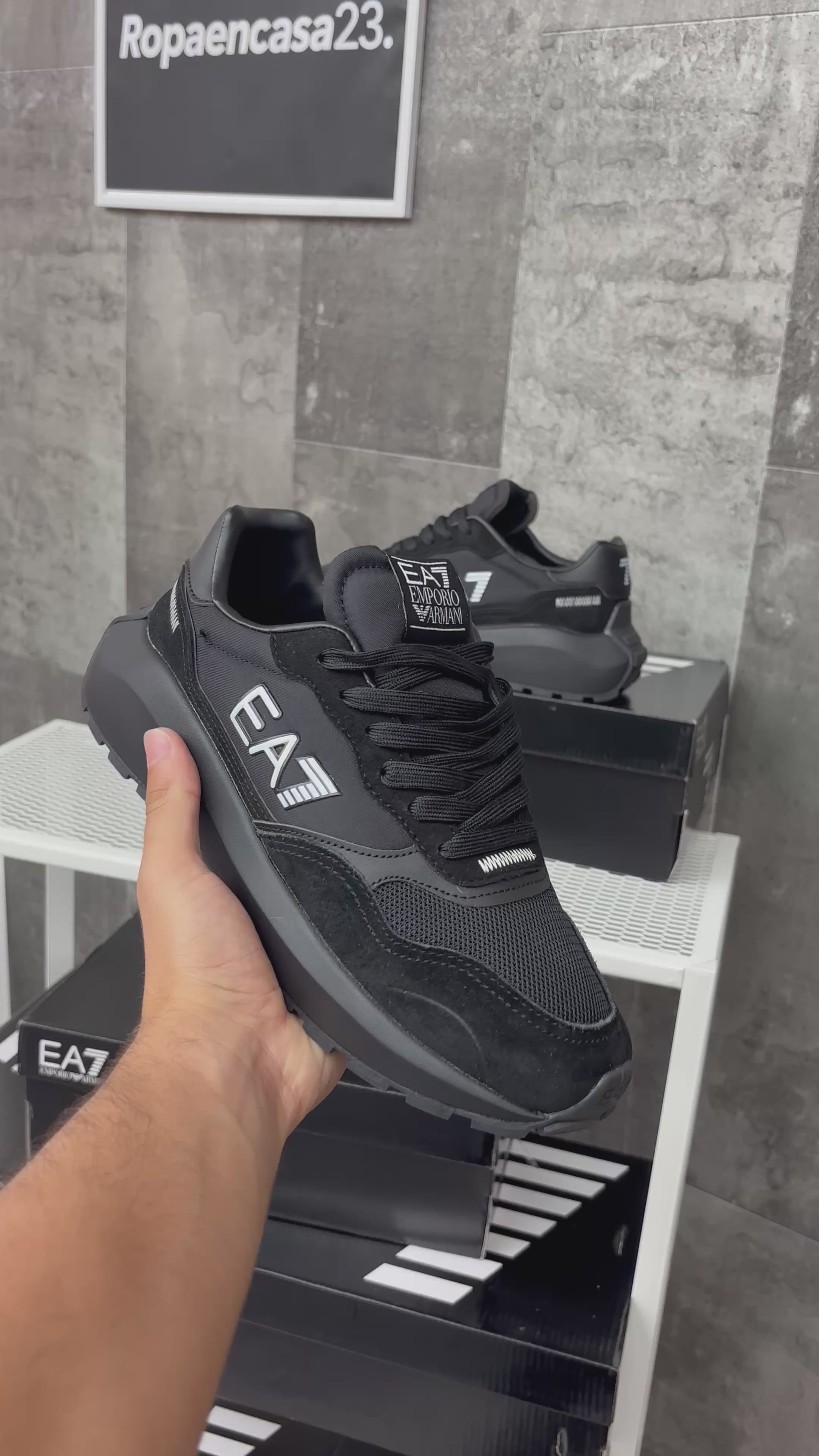 EA7 BLACK & WHITE