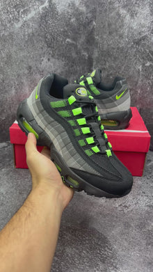 NIKE AIR MAX 95 BLACK & GREEN
