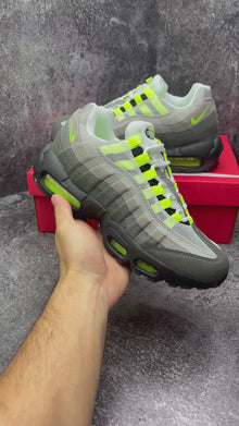 NIKE AIR MAX 95 WHITE & GREEN