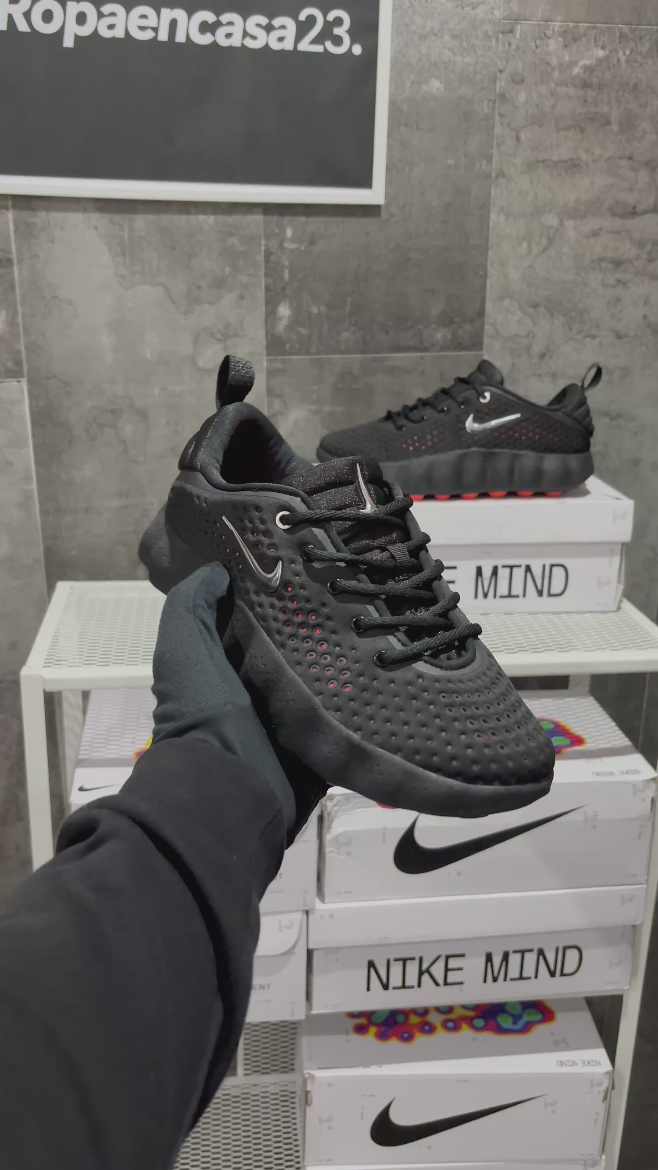 NIKE MIND 002 BLACK
