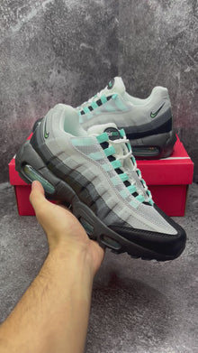 NIKE AIR MAX 95 WHITE & TOURQOISE